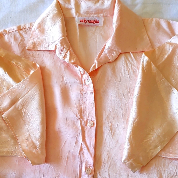 Woman's Satin sleep shirt. - Picture 3 of 4